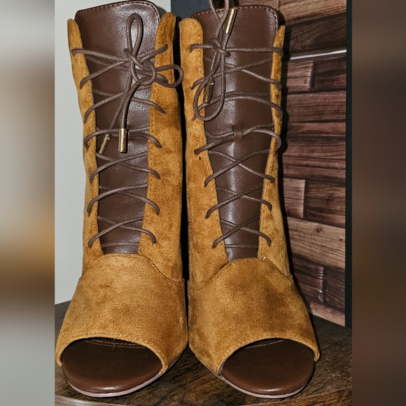 New without box 4 1/2 inch peep toe construction boots - Picture 2 of 5